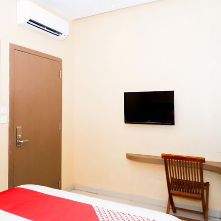 Hotel Oyo 379 Grand Mundu Semarang Exteriér fotografie