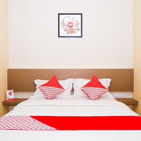 Hotel Oyo 379 Grand Mundu Semarang Exteriér fotografie