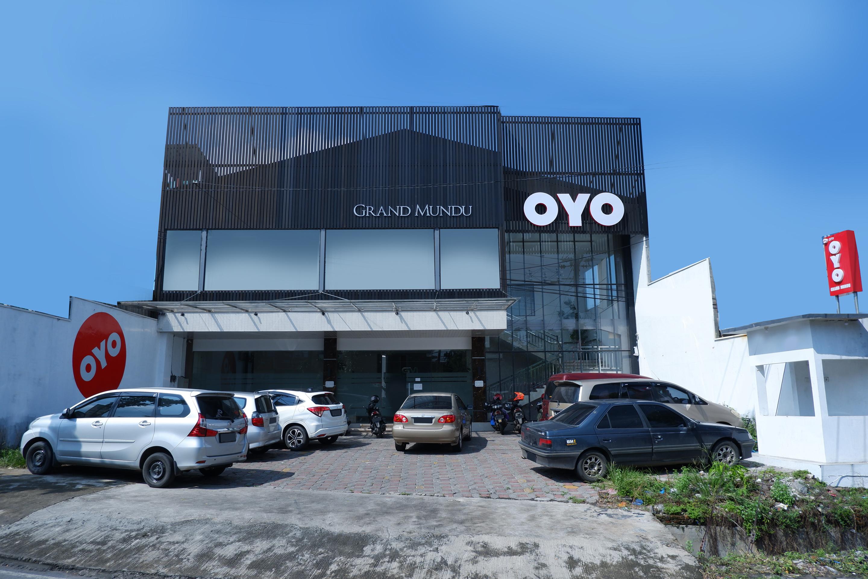 Hotel Oyo 379 Grand Mundu Semarang Exteriér fotografie