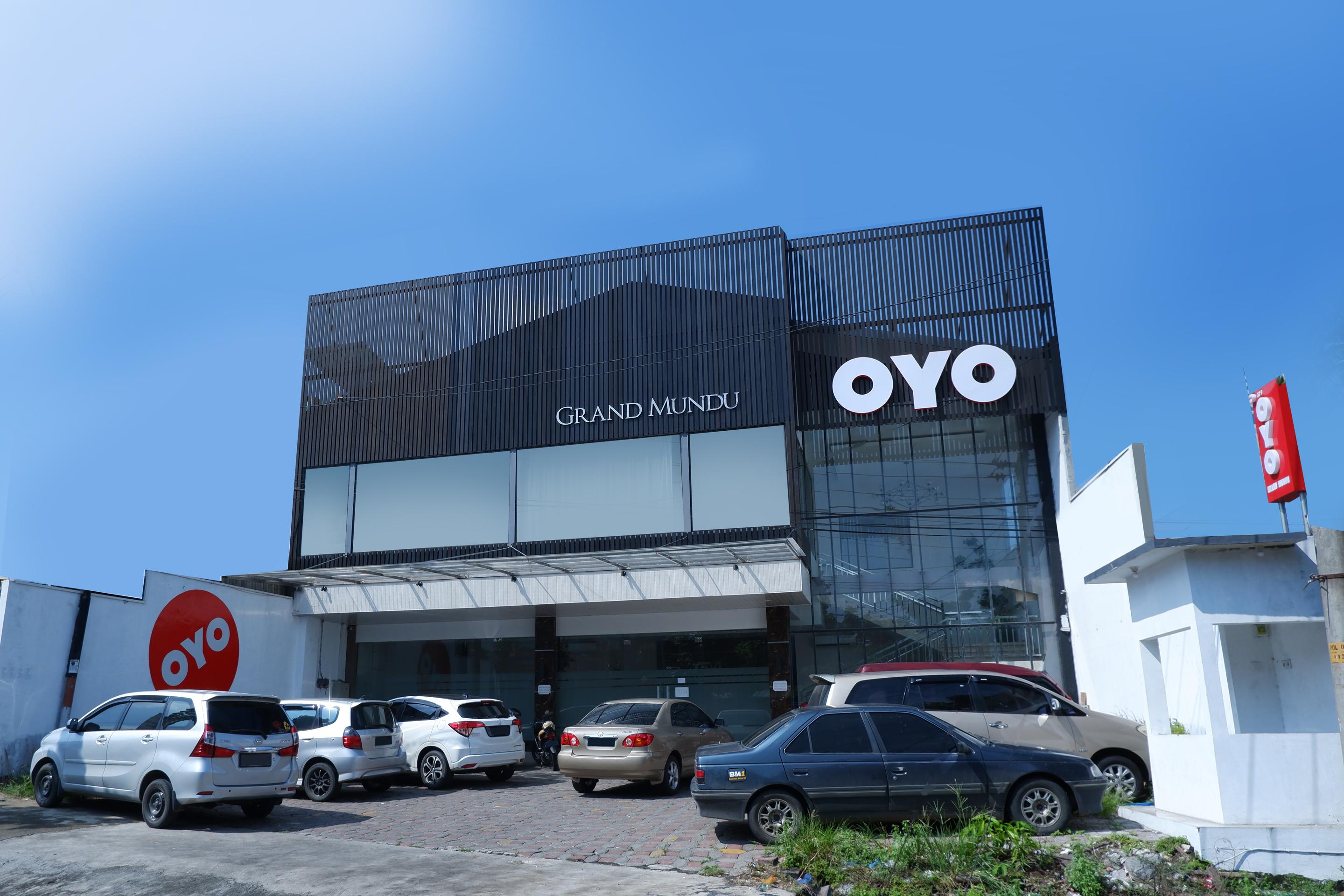 Hotel Oyo 379 Grand Mundu Semarang Exteriér fotografie